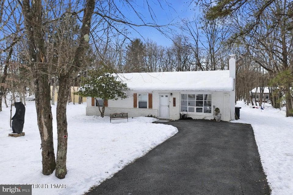 183 Crescent Way photo 1