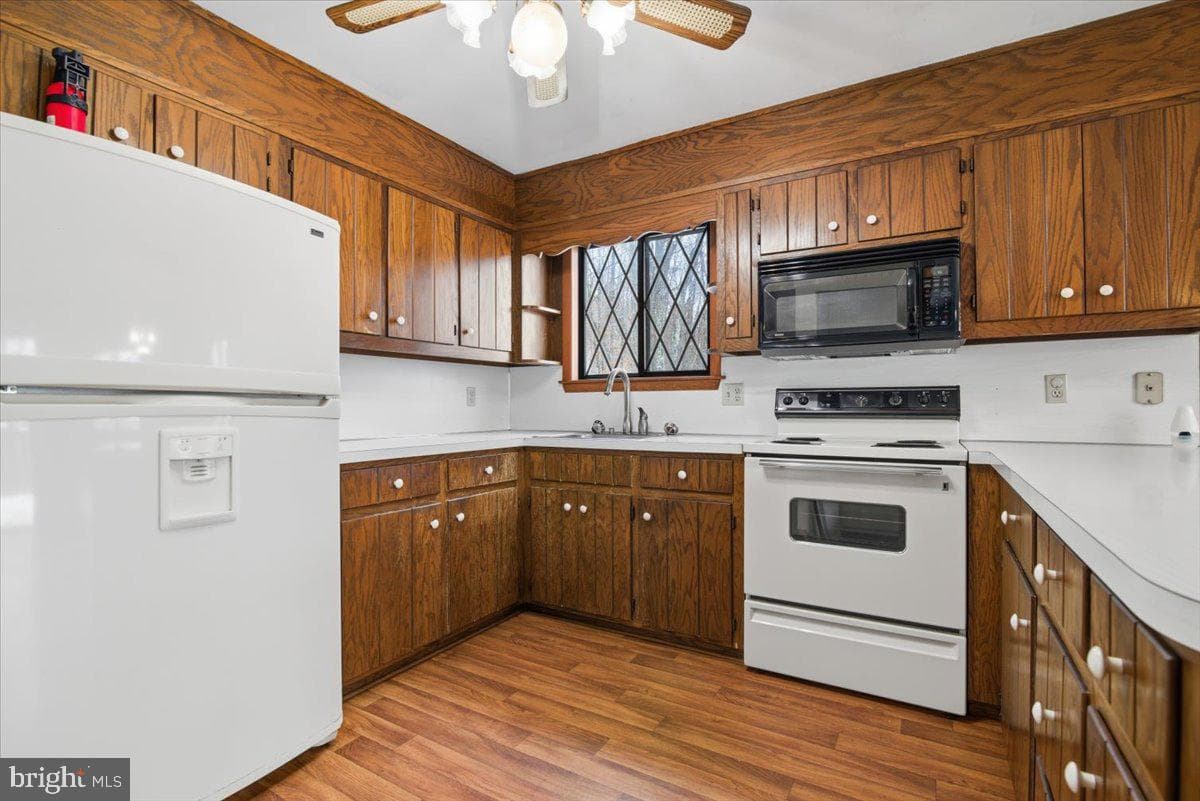 704 Rainbow Terrace photo 19