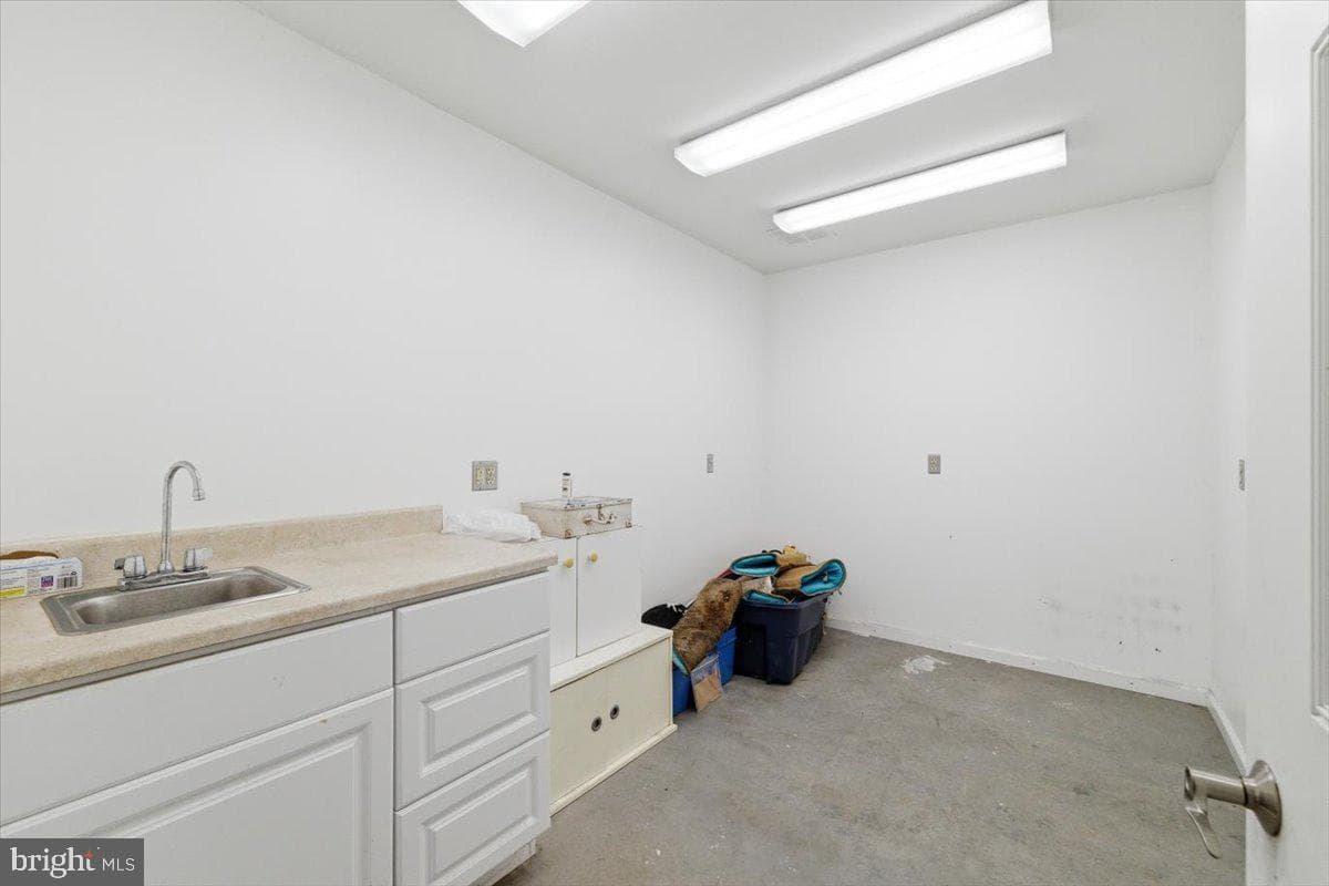 159 Colony Village photo 13