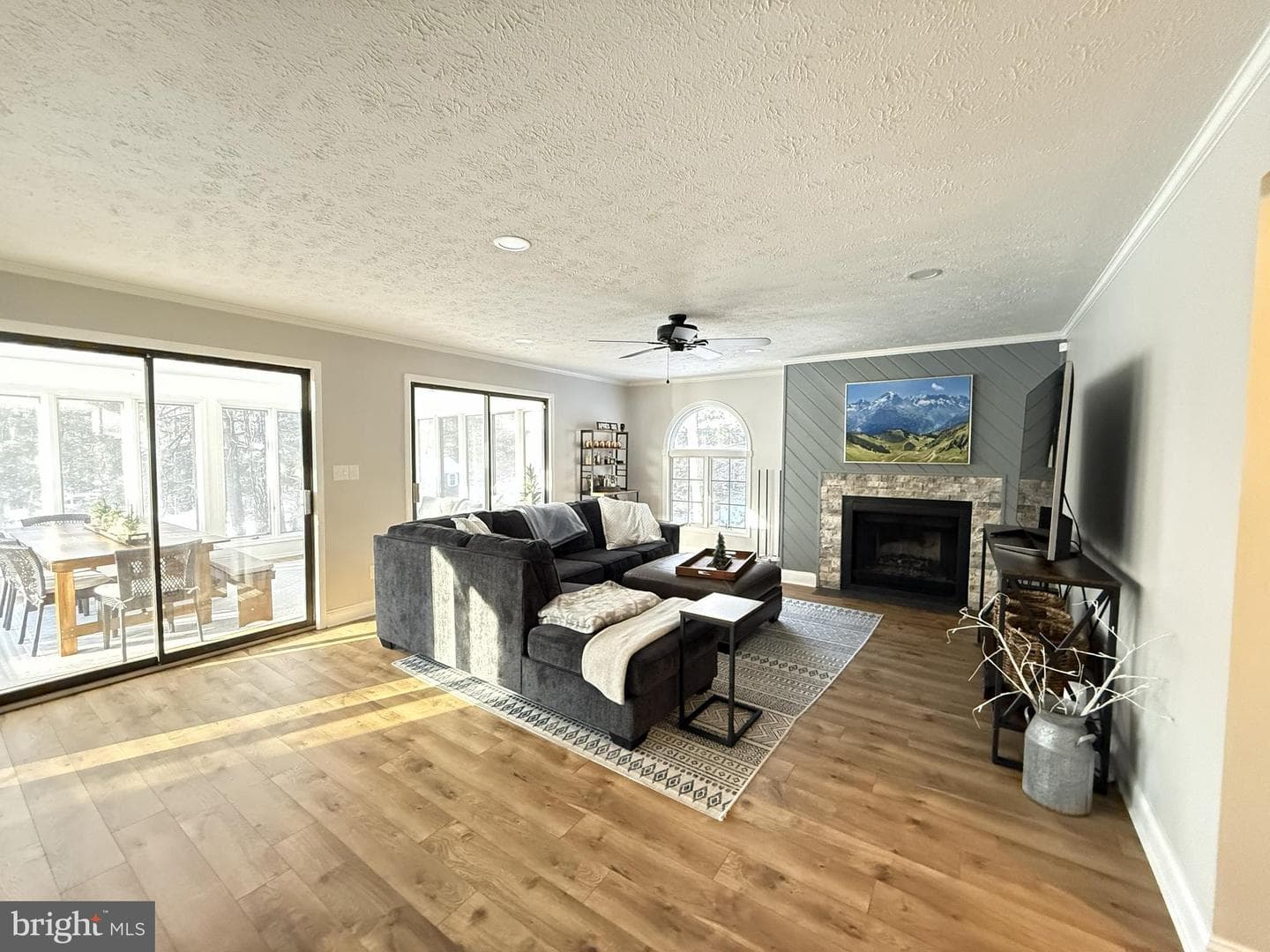 1570 Sullivan Trail photo 4