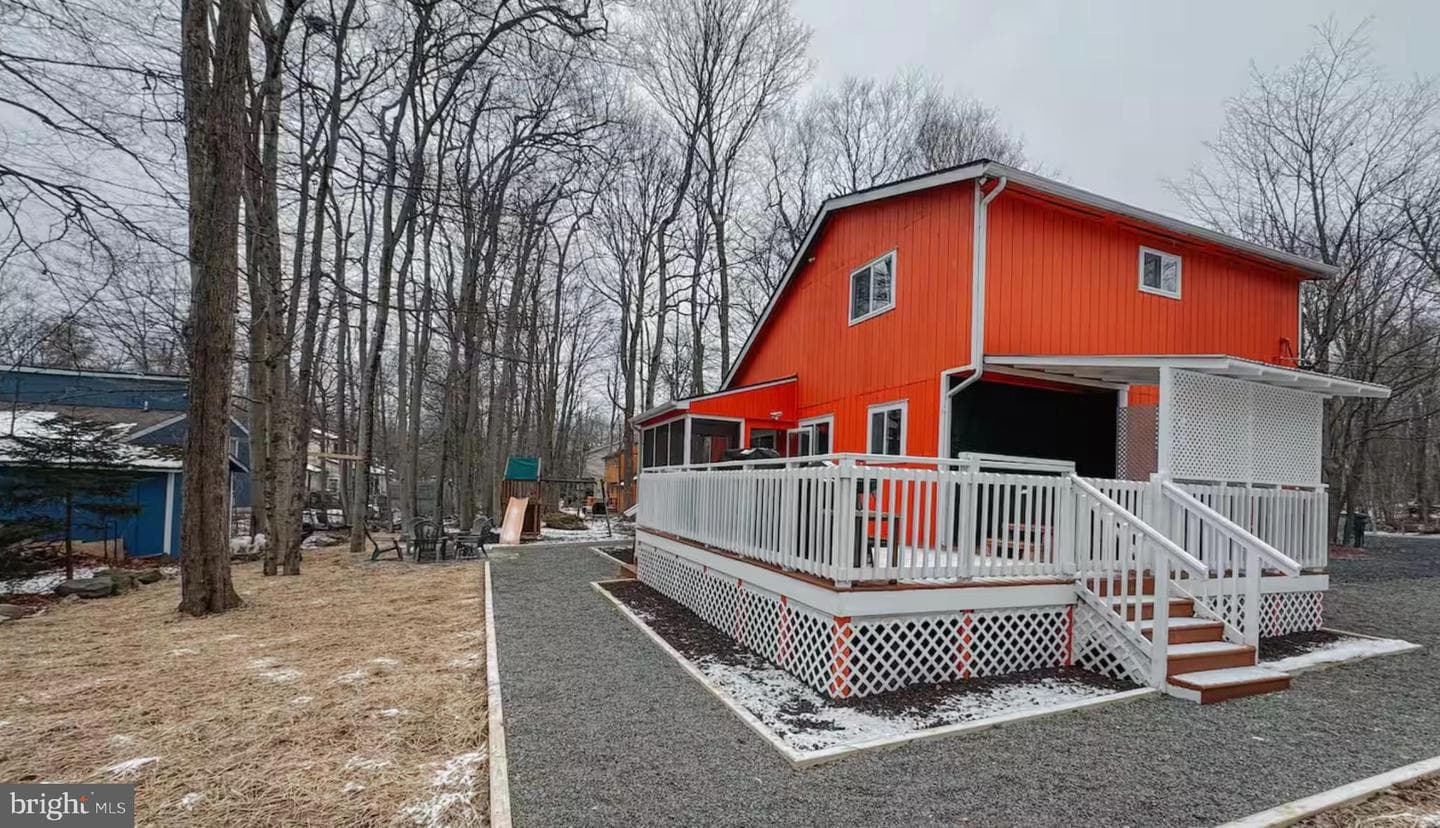 1355 Winding Way, Tobyhanna