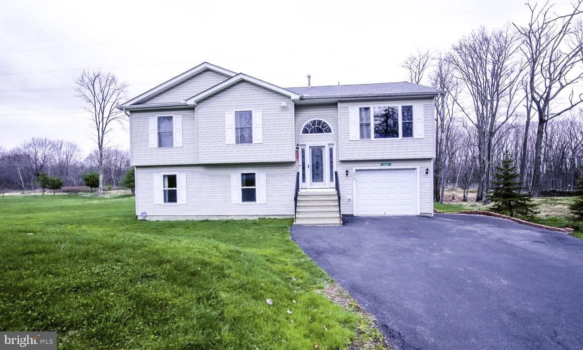 1019 Cricket Lane, Long Pond