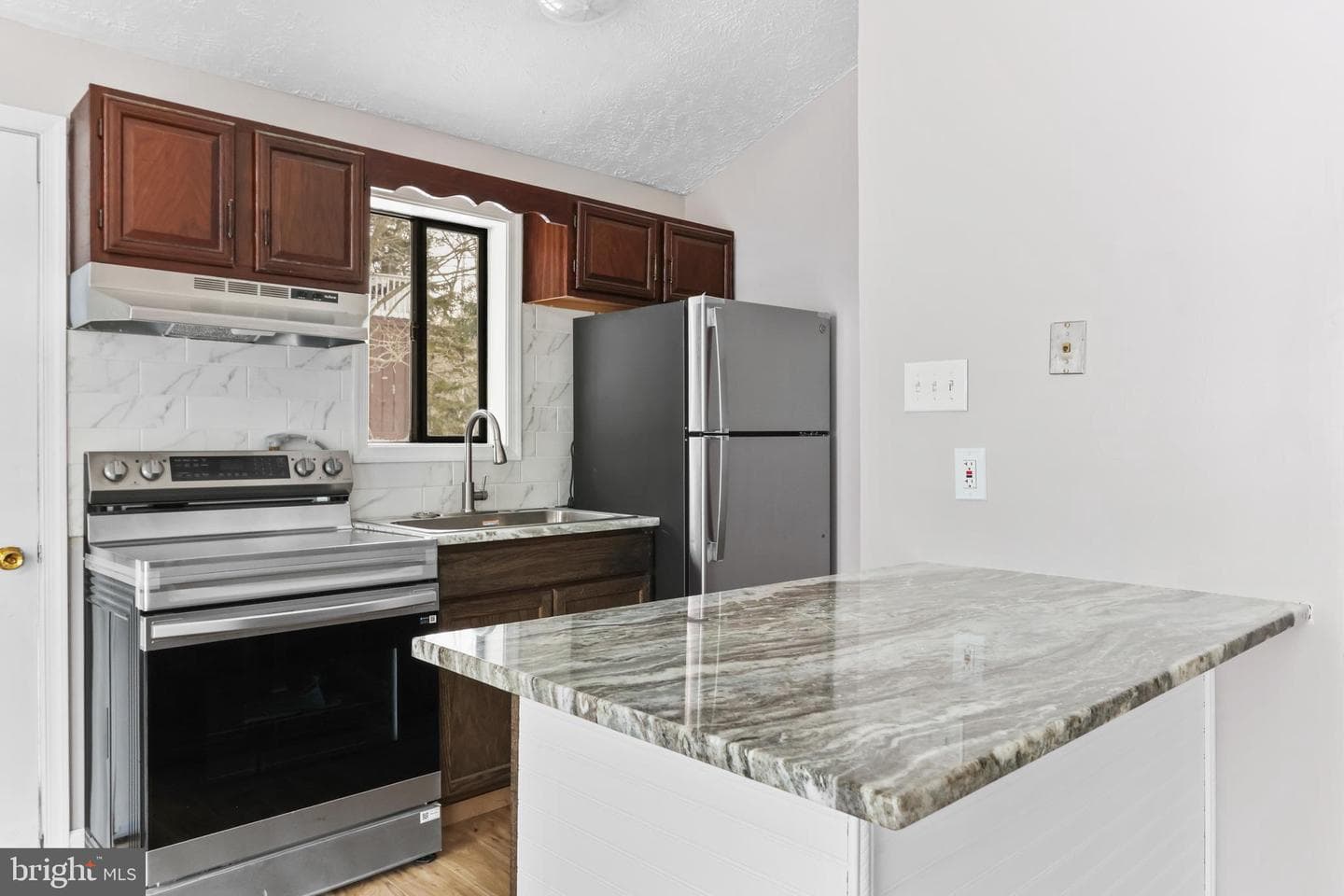 6522 Runnymead Lane photo 11