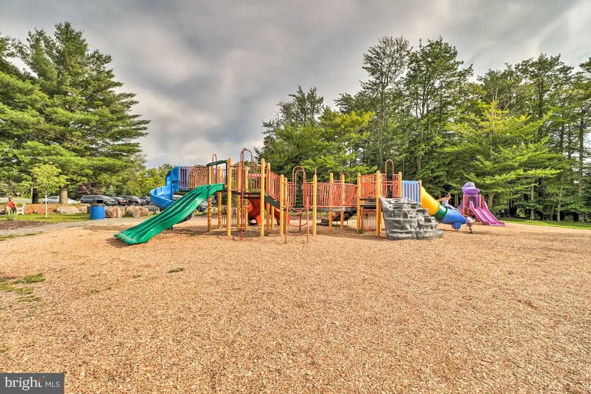 6522 Runnymead Lane photo 37