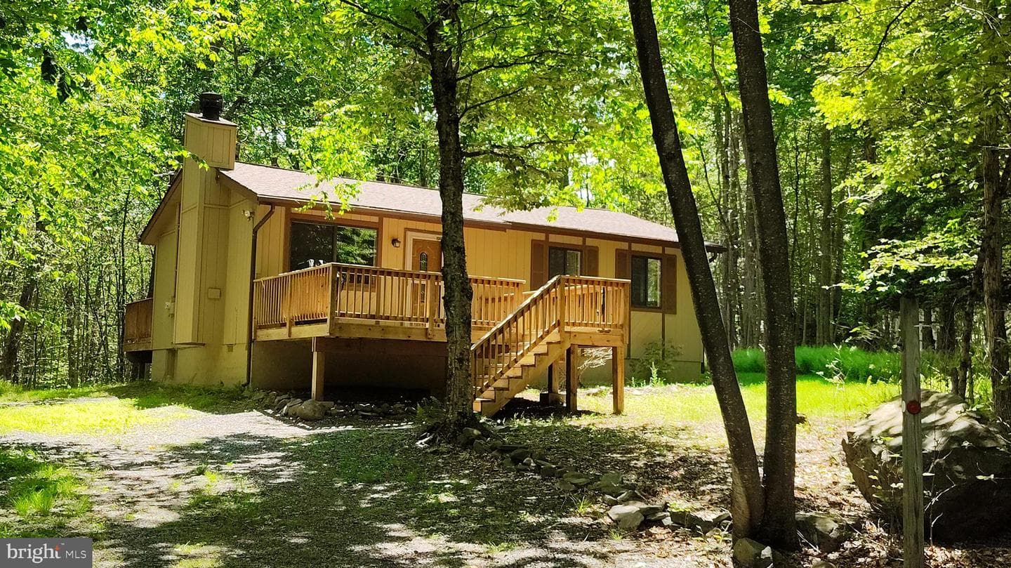 391 Berry Lane, Pocono Lake