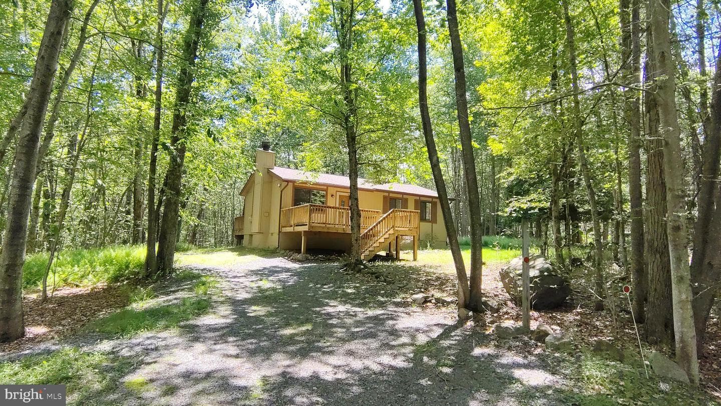 391 Berry Lane, Pocono Lake