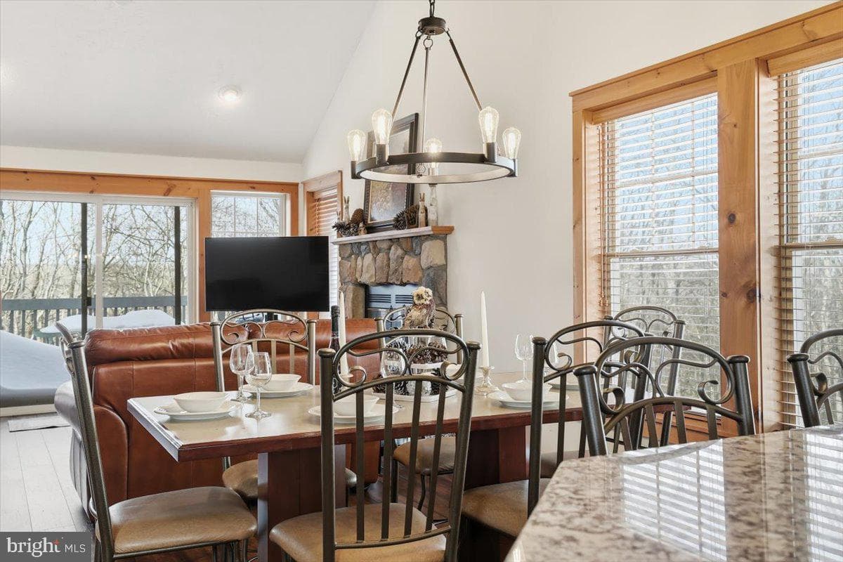 207 Sycamore Court photo 10