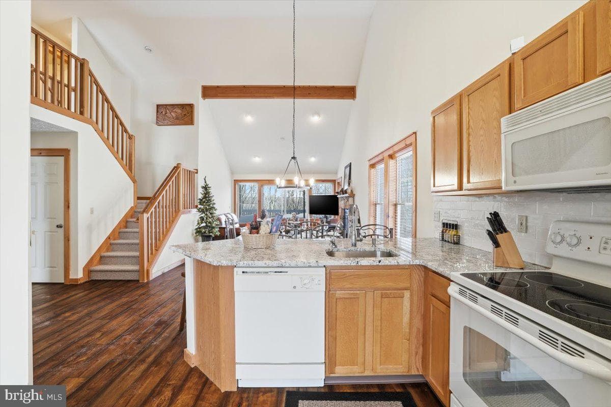 207 Sycamore Court photo 11