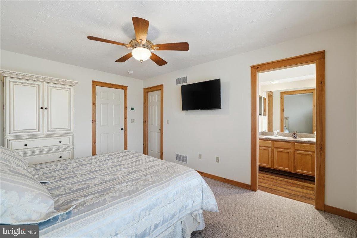 207 Sycamore Court photo 18