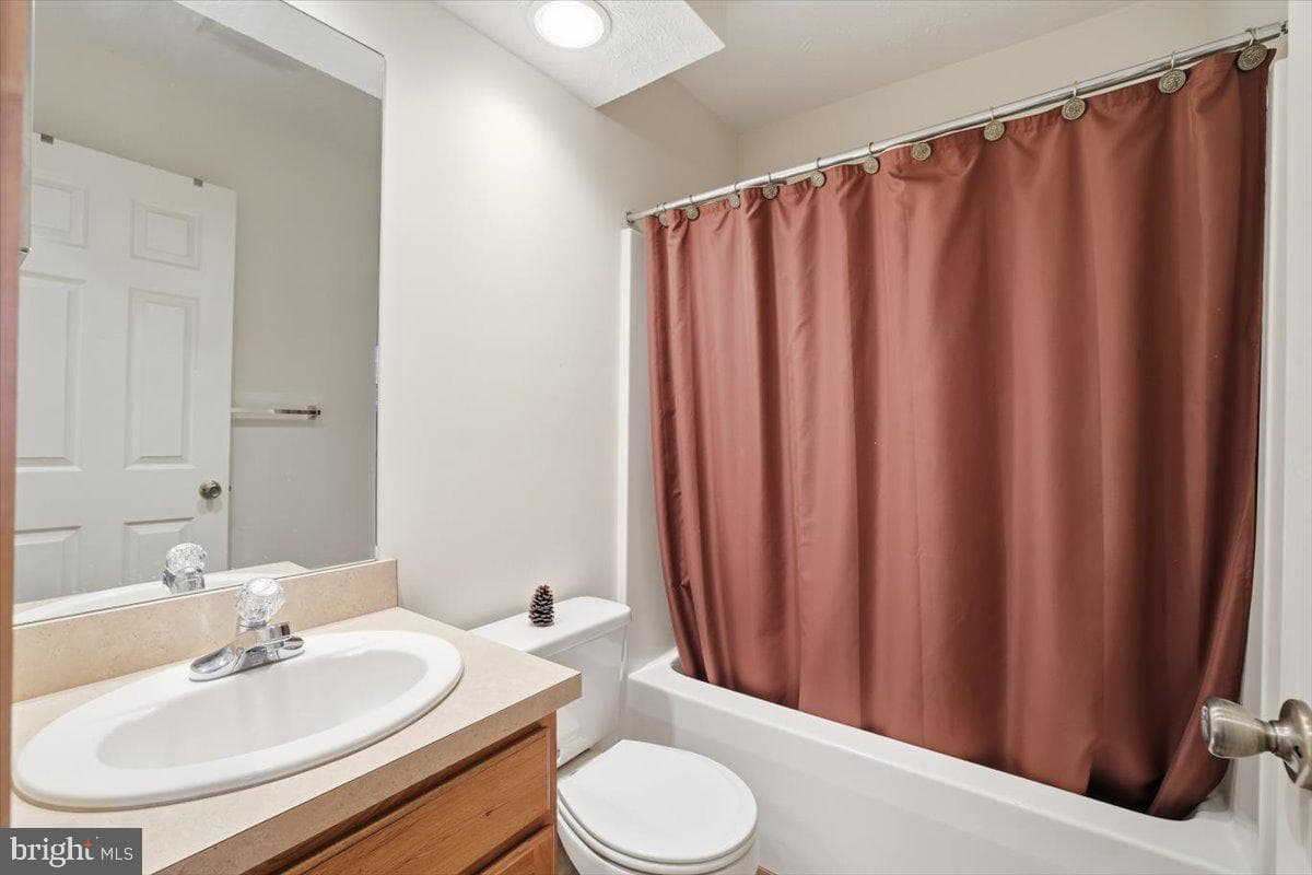 207 Sycamore Court photo 23