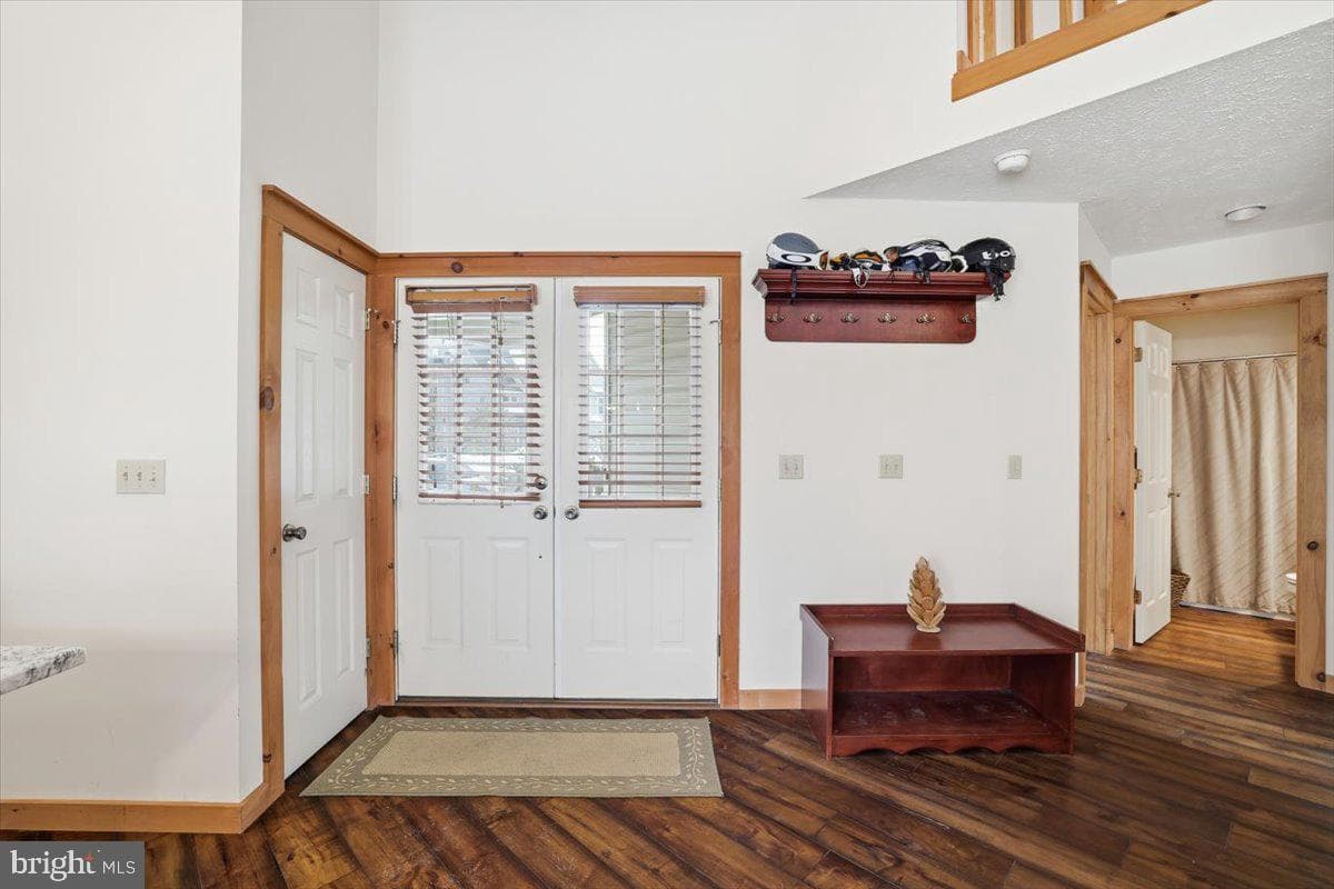 207 Sycamore Court photo 3