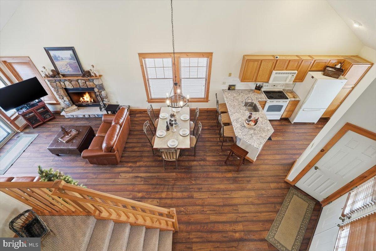 207 Sycamore Court photo 30