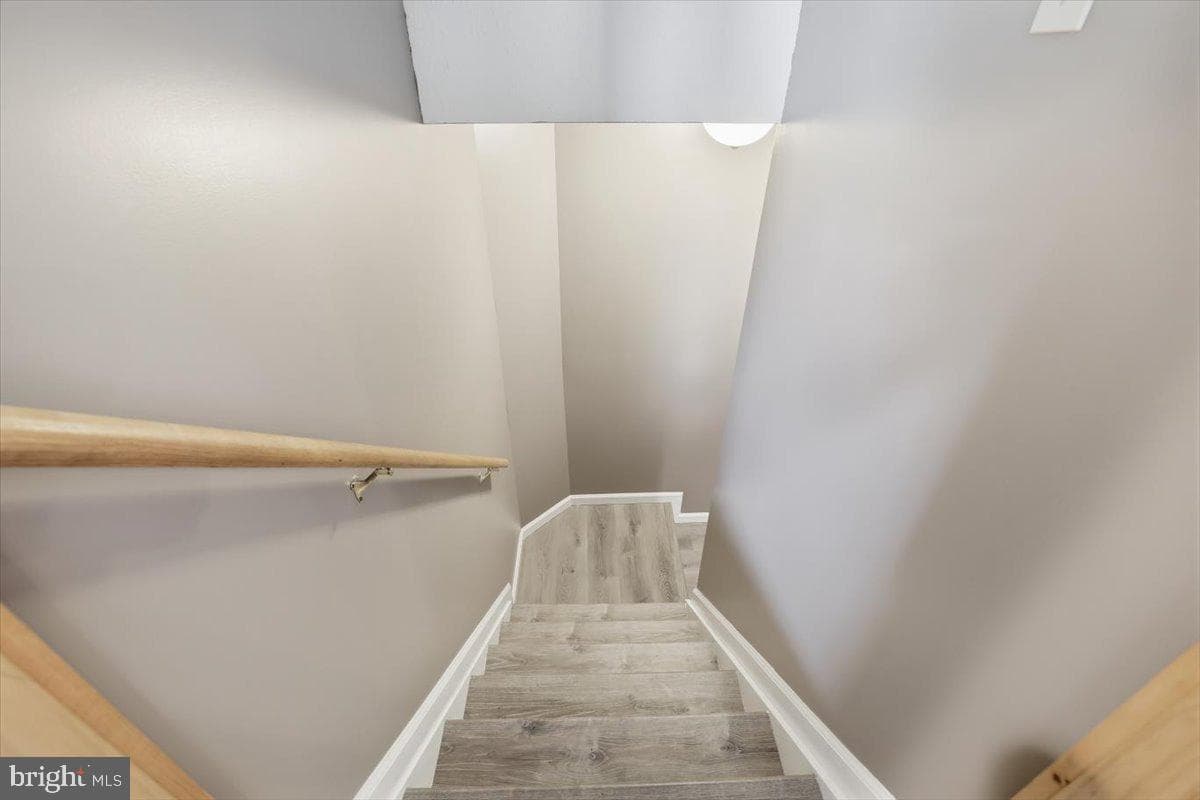 207 Sycamore Court photo 32