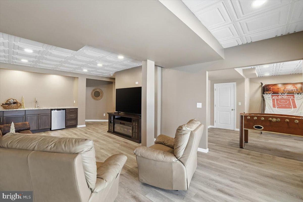 207 Sycamore Court photo 34