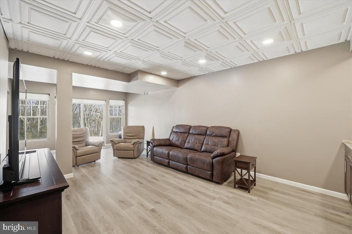 207 Sycamore Court photo 35