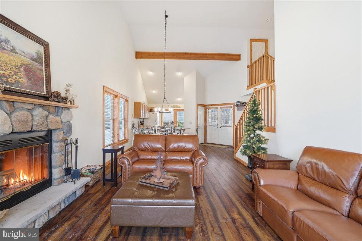 207 Sycamore Court photo 4