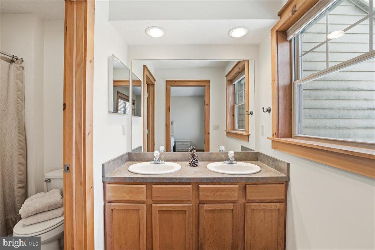 207 Sycamore Court photo 44