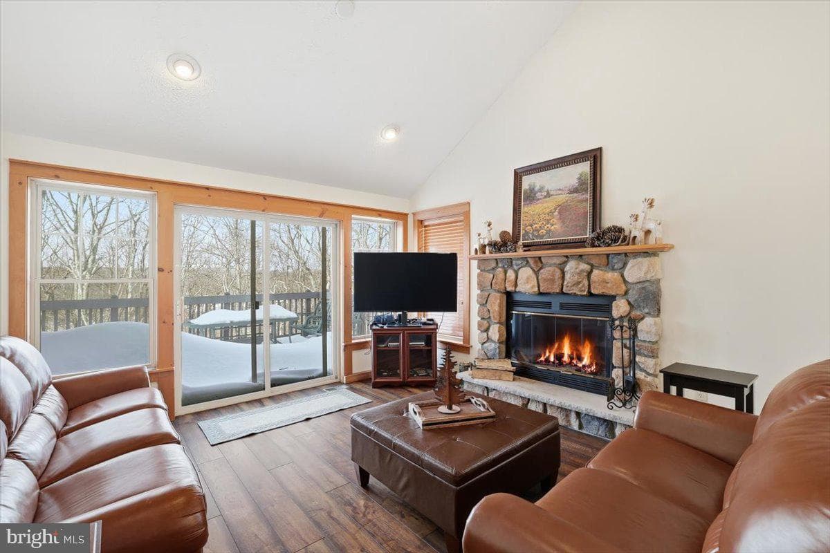 207 Sycamore Court photo 5