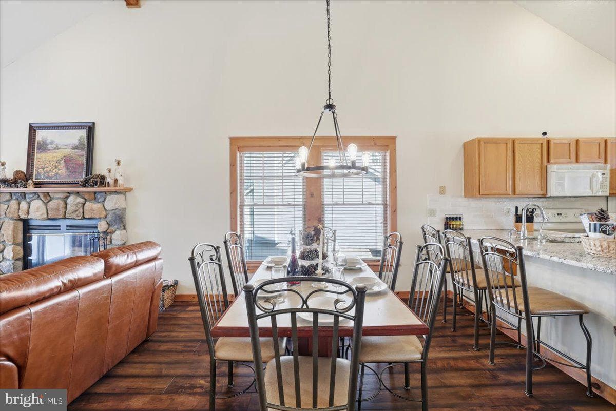 207 Sycamore Court photo 8