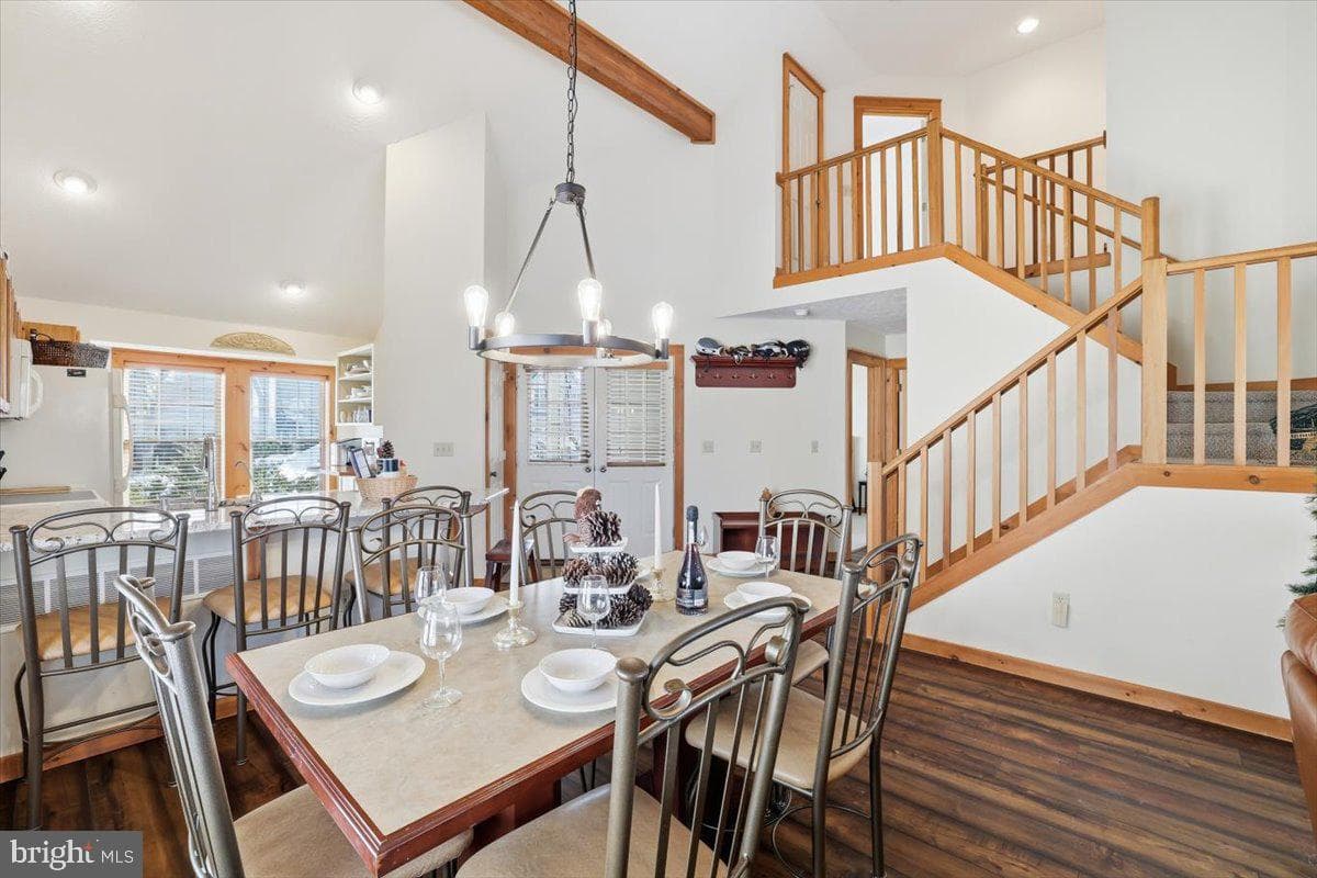207 Sycamore Court photo 9