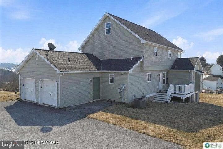 104 Corine Way photo 4