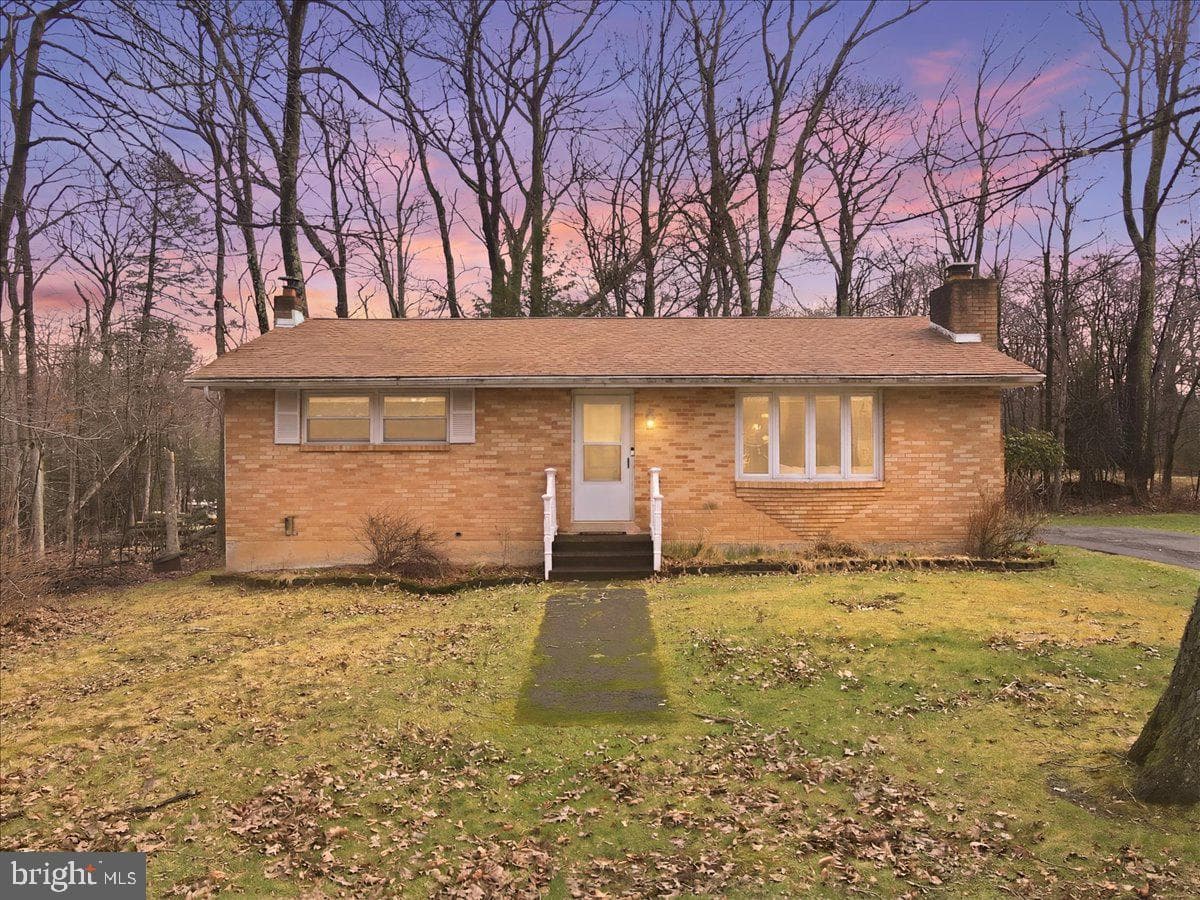 112 Pin Oak Lane photo 1