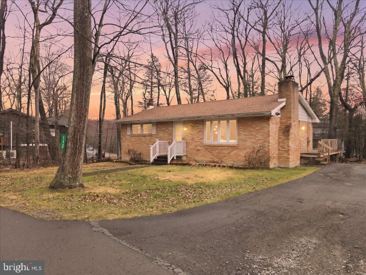 112 Pin Oak Lane photo 2