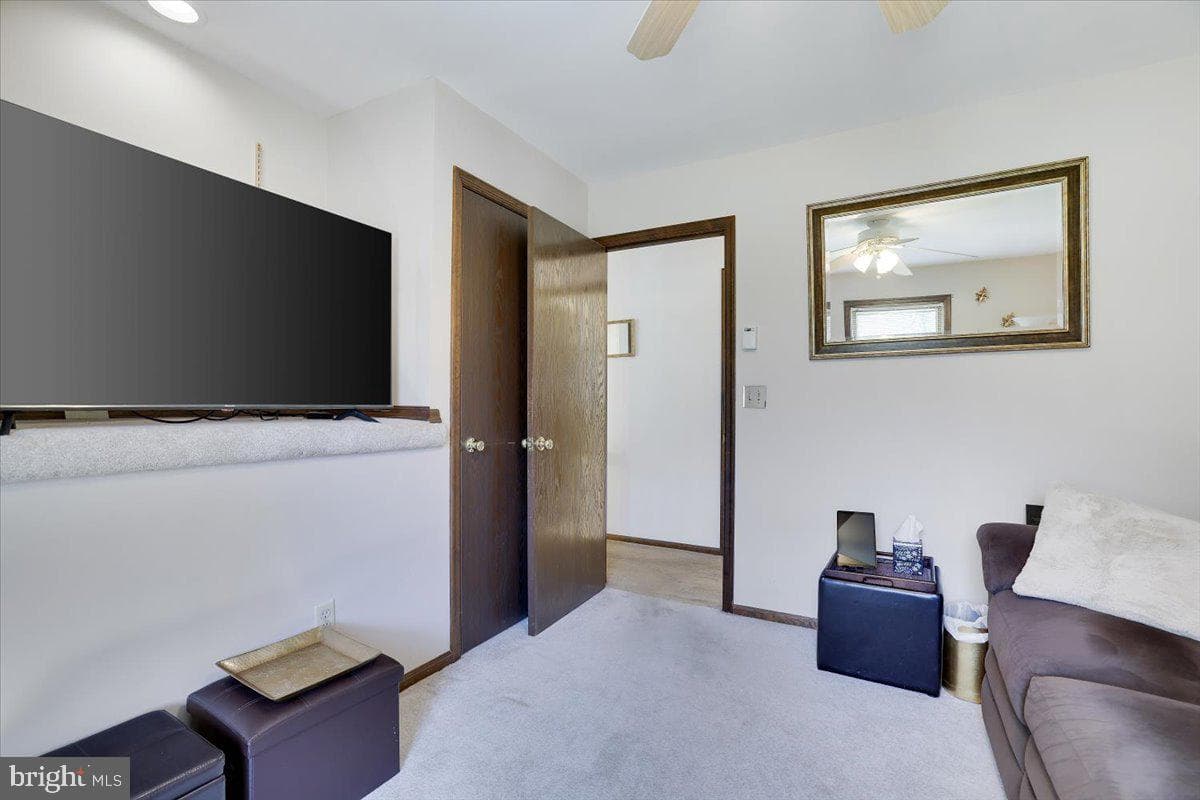 520 Executive Dr photo 24