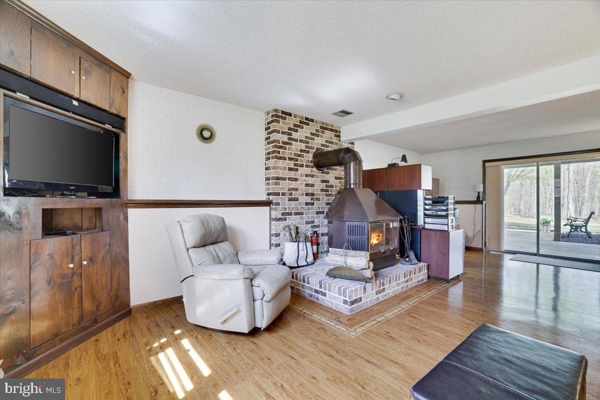 520 Executive Dr photo 27