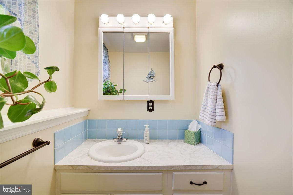 520 Executive Dr photo 34