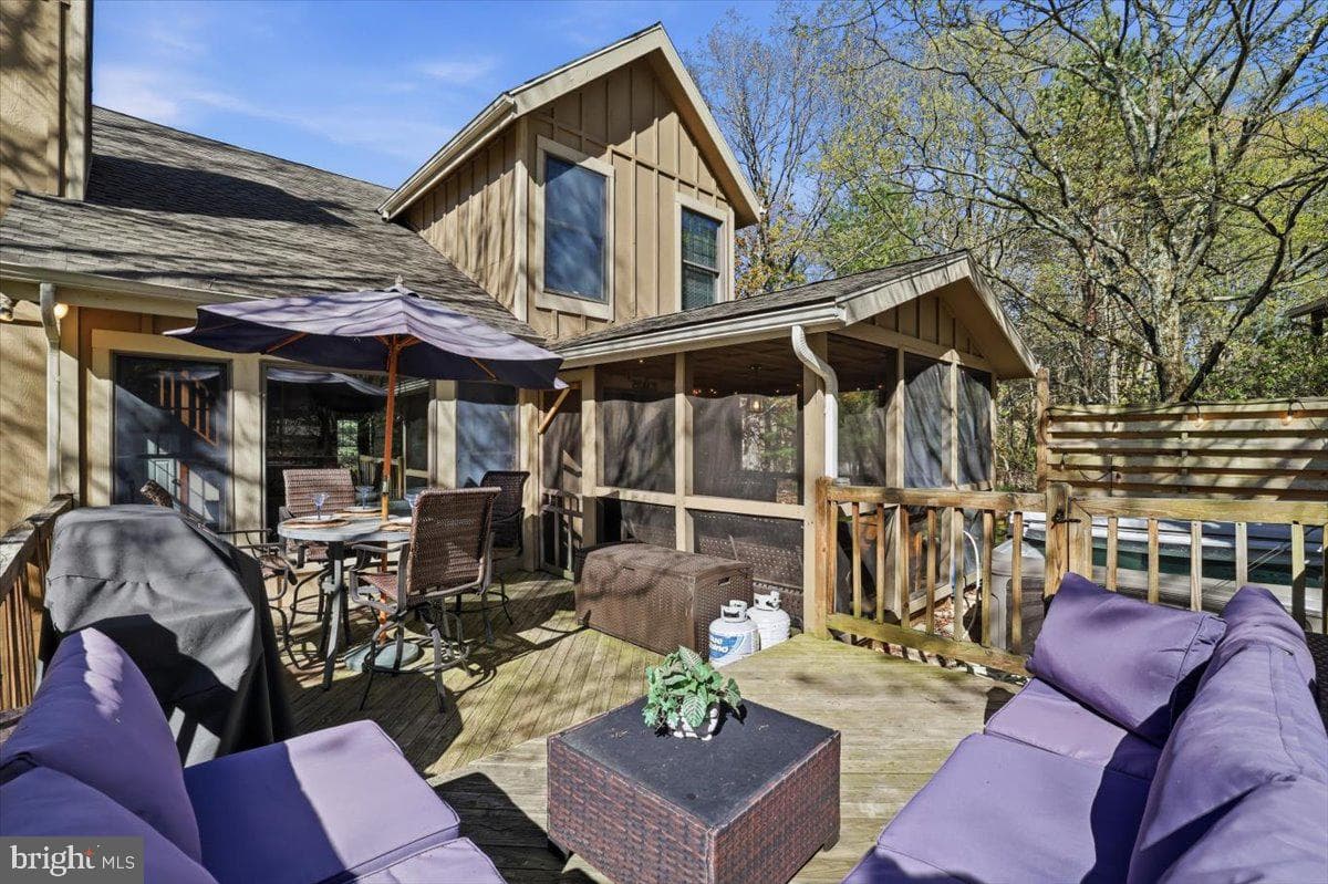 151 Pine Court photo 4