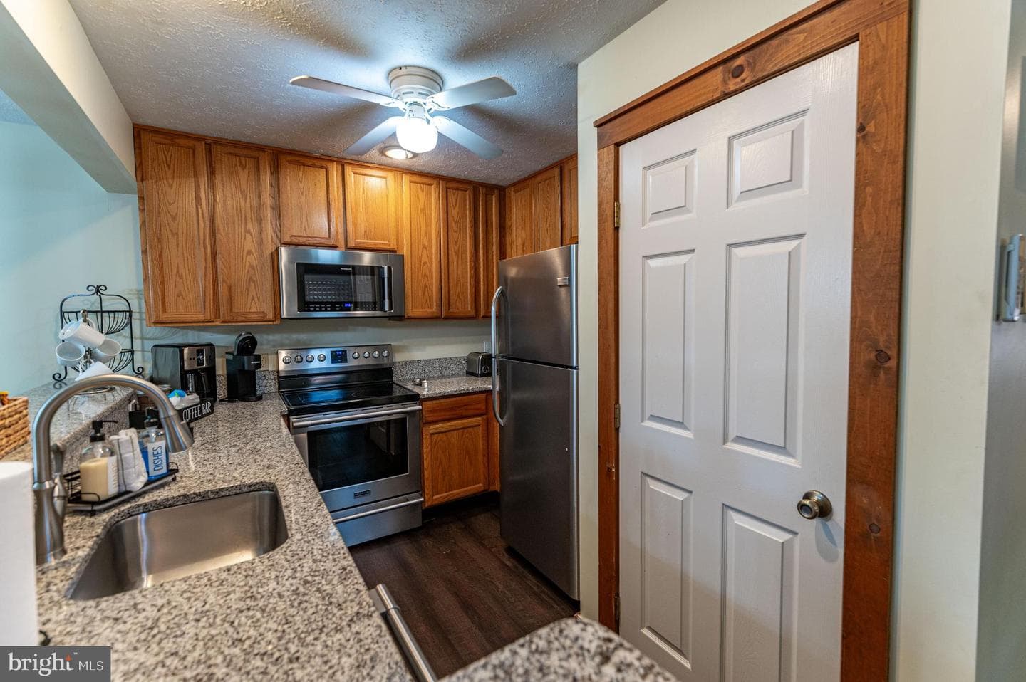 412 Hickory Dr photo 16