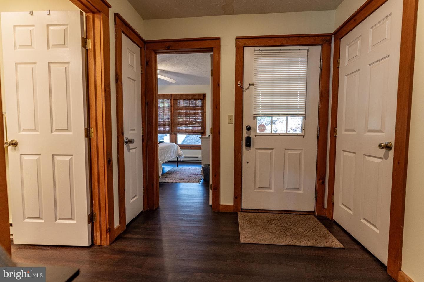 412 Hickory Dr photo 3