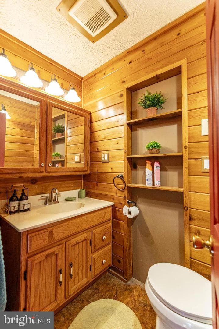 1328 Winding Way photo 32