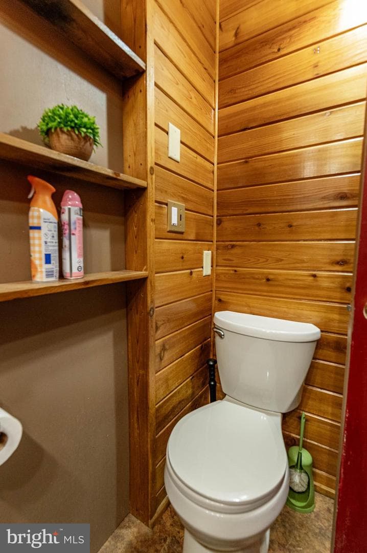 1328 Winding Way photo 33