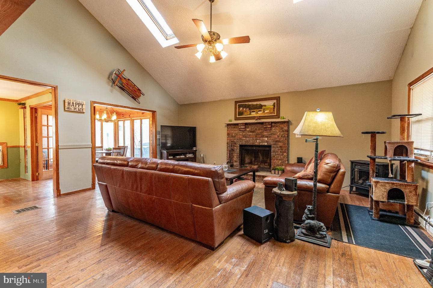 1328 Winding Way photo 4