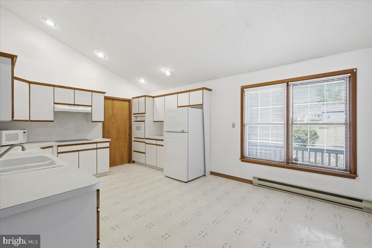 166 Regency Lane photo 9