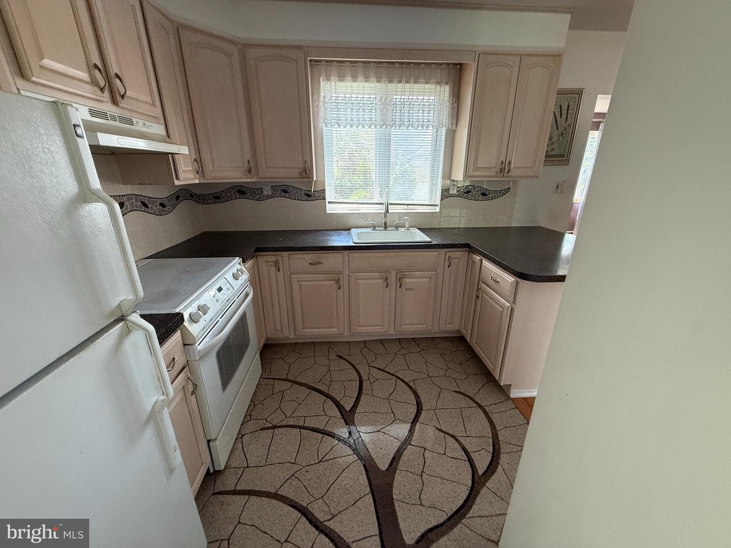 7639 Lake Shore Drive photo 11