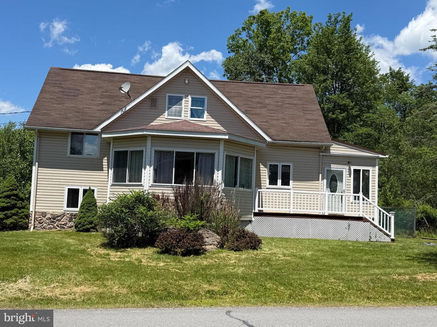 7639 Lake Shore Drive, Pocono Lake