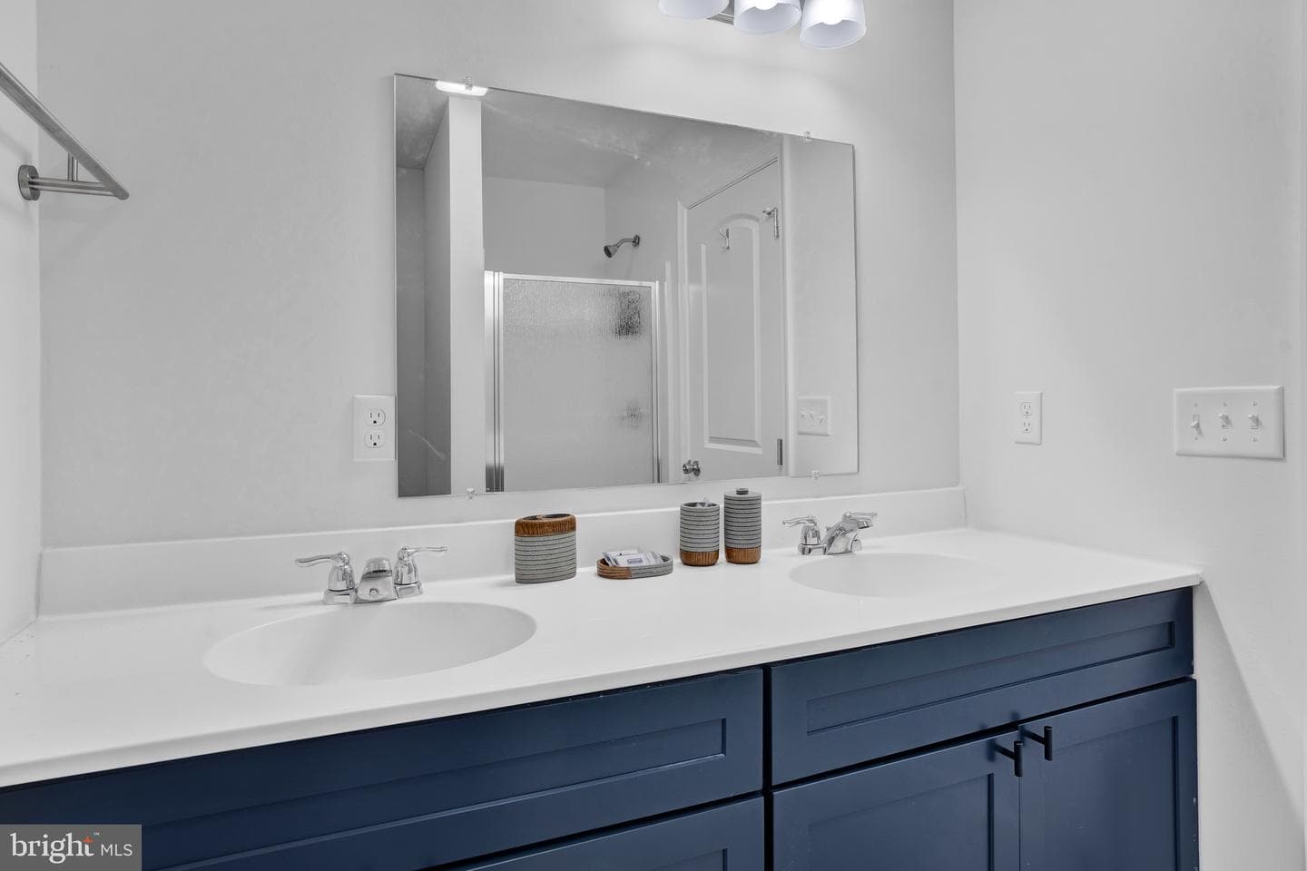 8595 Periwinkle Drive photo 19