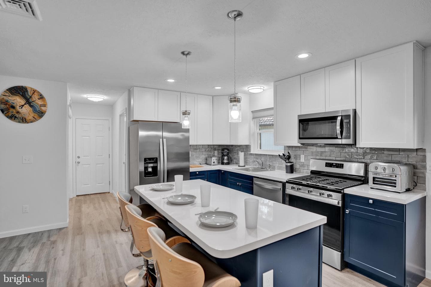 8595 Periwinkle Drive photo 6