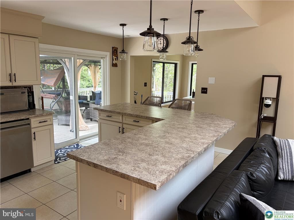 215 Larch Oval photo 13