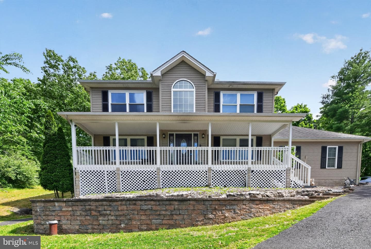 316 Reagan Dr, East Stroudsburg