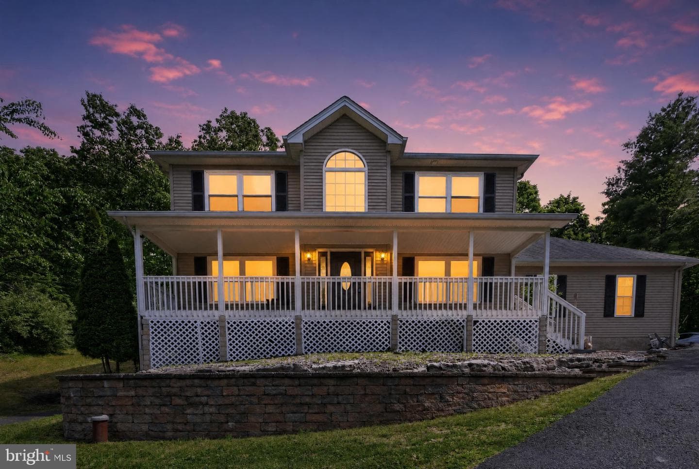 316 Reagan Dr, East Stroudsburg