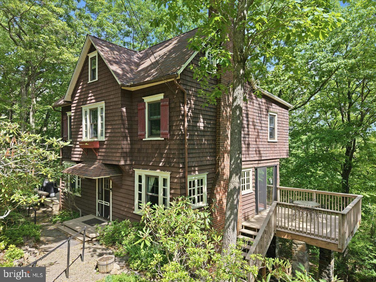90 Oak Lane, Pocono Manor