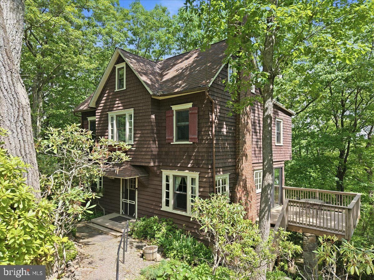 90 Oak Lane, Pocono Manor