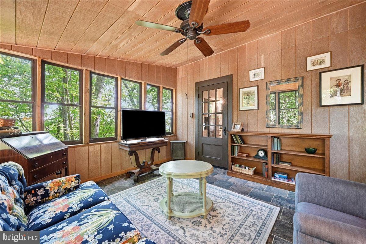 90 Oak Lane photo 20