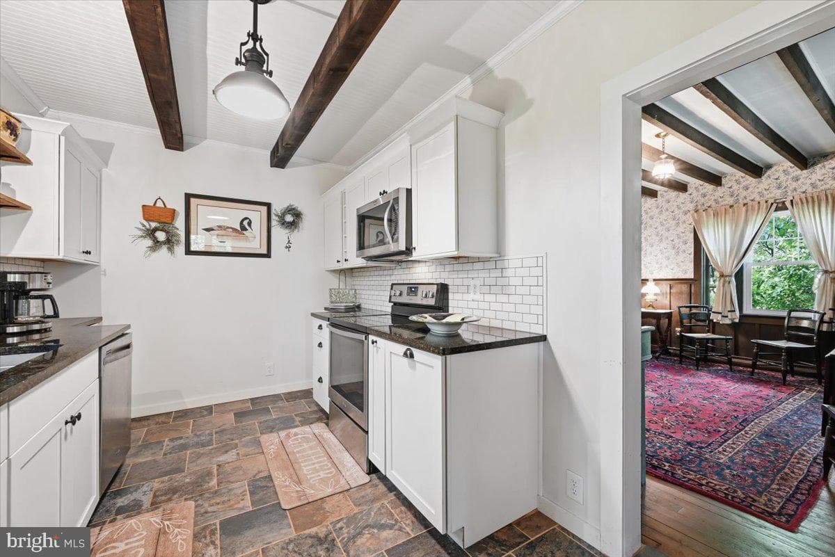 90 Oak Lane photo 25
