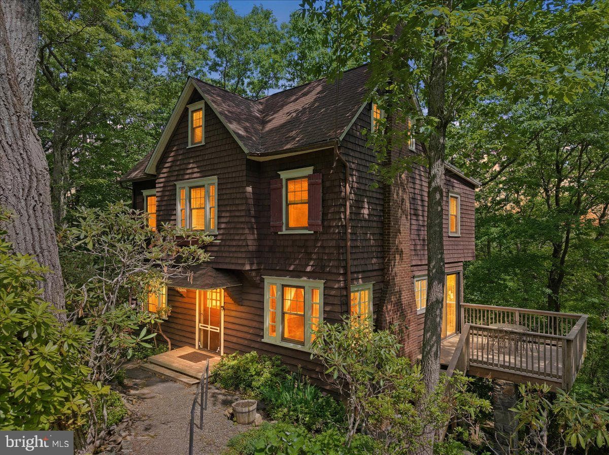 90 Oak Lane photo 3