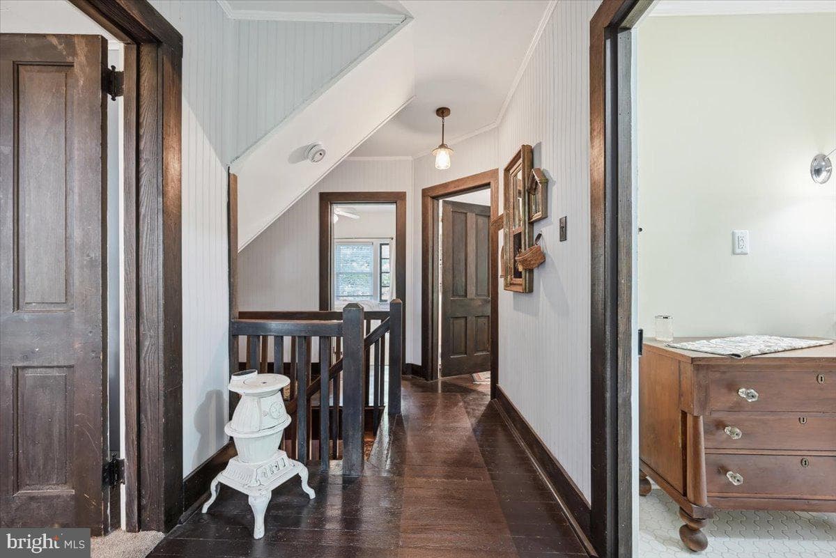 90 Oak Lane photo 33